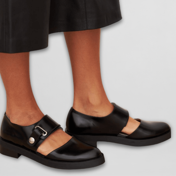 Women’s Mary Janes With Buckle