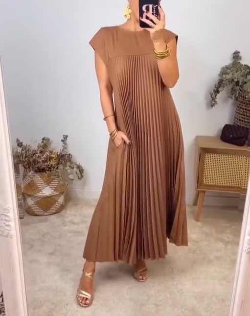 Women's Short Sleeve Pleated Maxi Dress