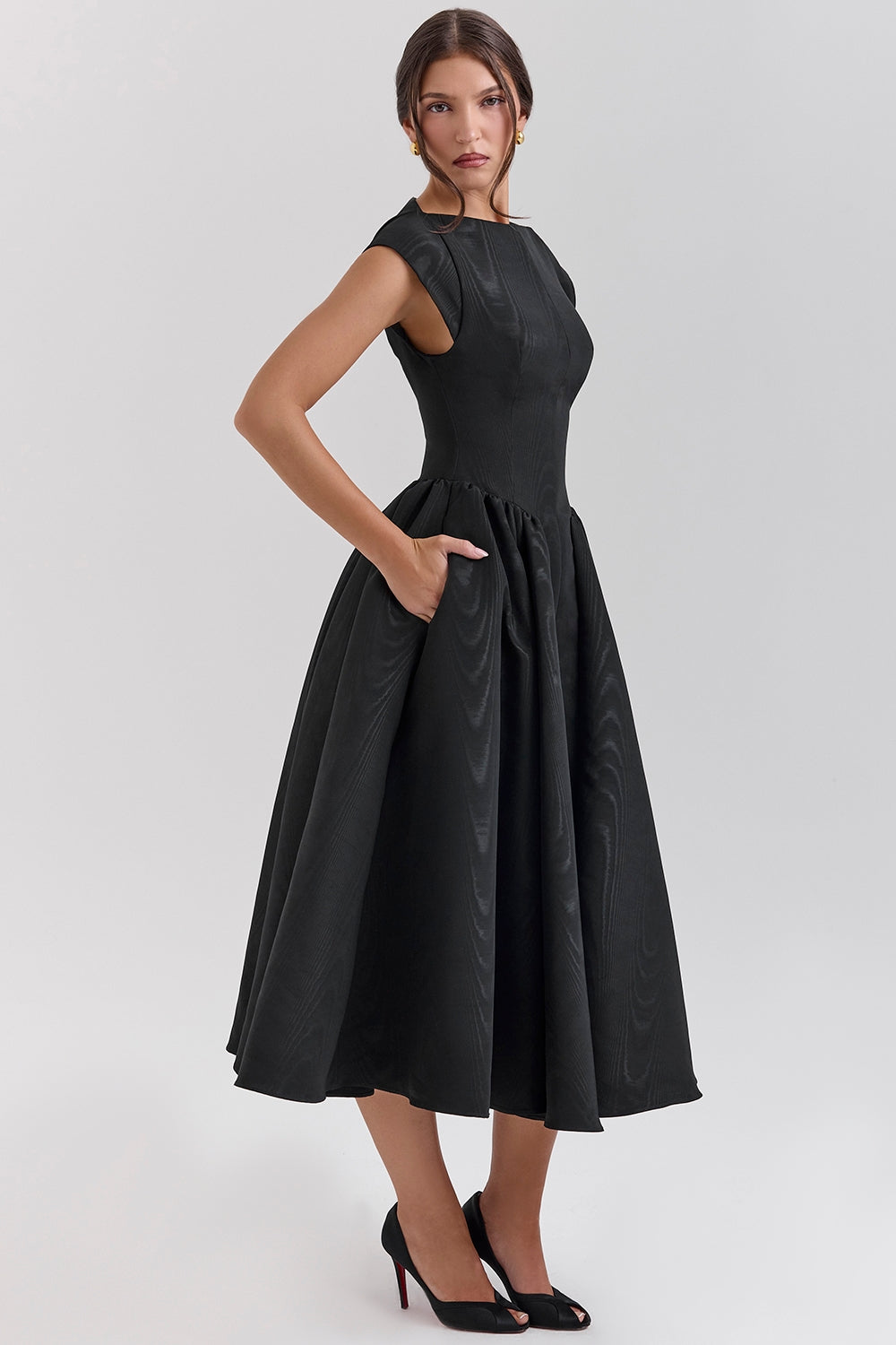 Women’s Backless Dropped Shoulder Dress